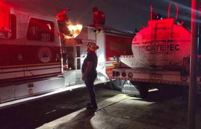 Atienden bomberos incendio en colonia Fernando de Alba