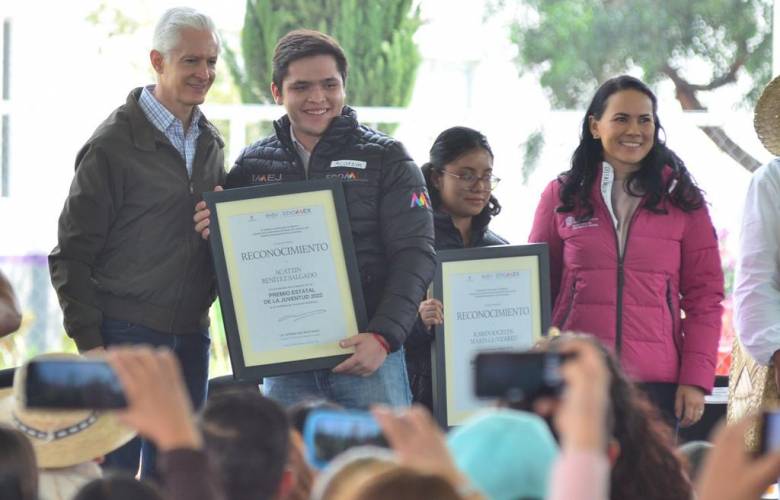 Reciben 33 jóvenes el Premio Estatal de la Juventud