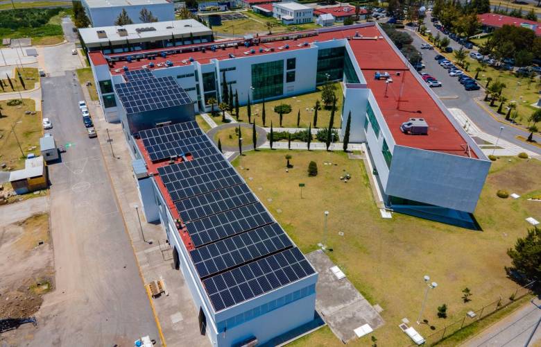 Paneles solares se extienden por el Centro Conjunto de Investigación de Química Sustentable UAEMéx-UNAM