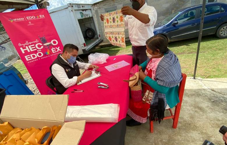 IIFAEM recibe piezas artesanales para su comercialización en tiendas Casart