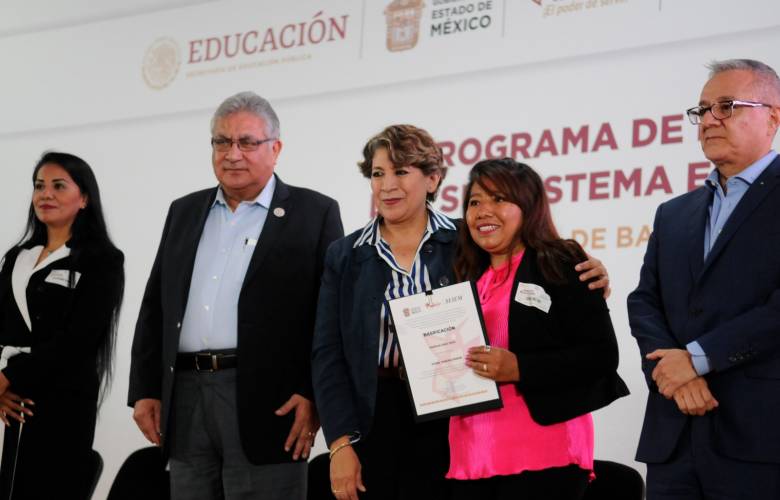Entrega Gobernadora 1,539 basificaciones a docentes federales como acto de justicia