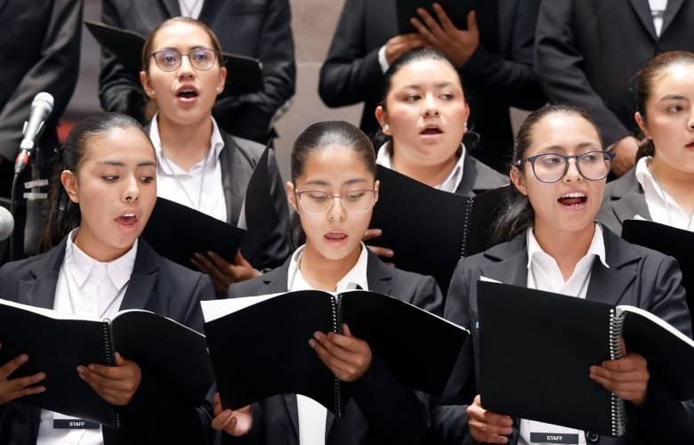 Coro Monumental de Escuelas Normales del Estado de México muestra el poder del arte en la educación