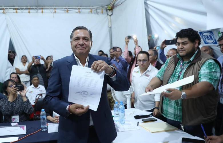 Recibe Ricardo Moreno Constancia de Mayoría, ya es presidente electo de Toluca