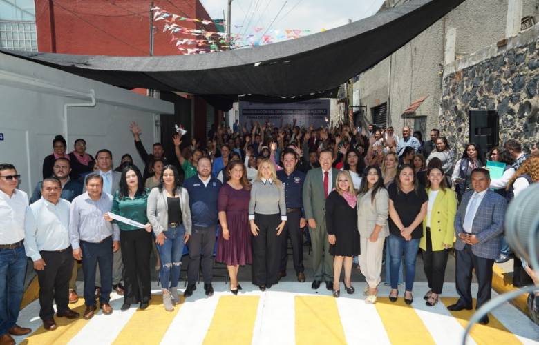 Romina Contreras y Enrique Vargas inauguran nuevas instalaciones del CAM en Huixquilucan