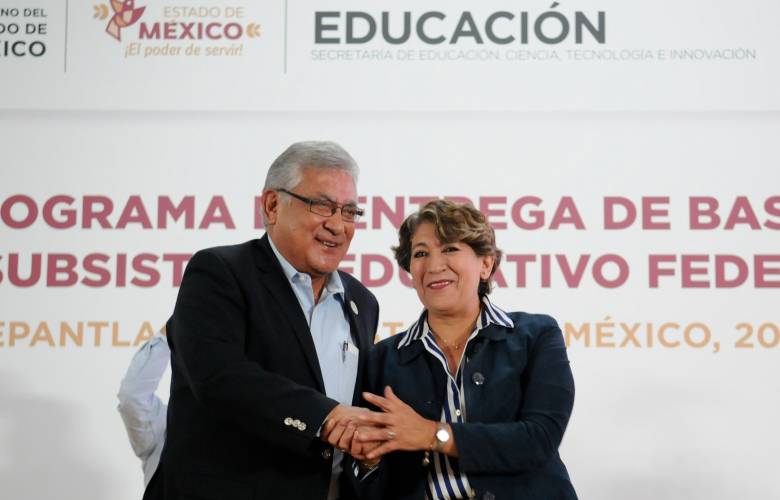 Entrega Delfina Gómez Álvarez basificaciones al magisterio mexiquense 