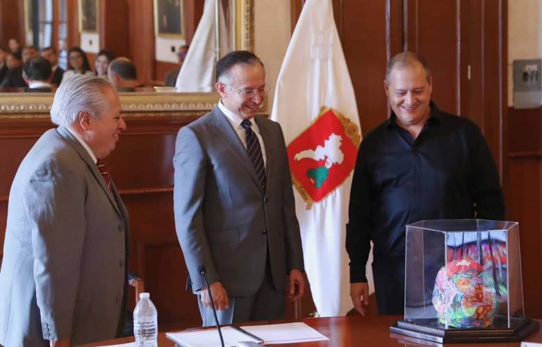 Por su mensaje de paz, declara Toluca visitante distinguido a Sebastián Marroquín 