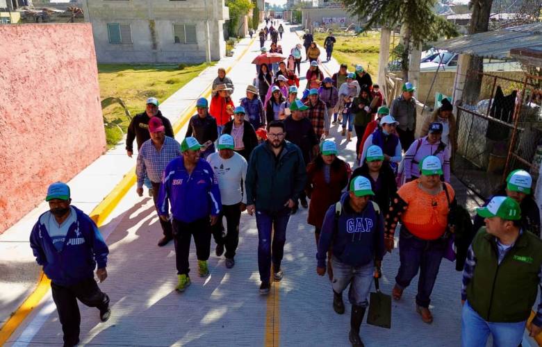 Entrega Adolfo Solís rehabilitación de camino y mejora infraestructura escolar en Almoloya de Juárez