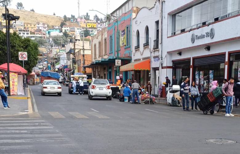 En marcha el retiro de ambulantes en la calle Rayón del centro de Toluca