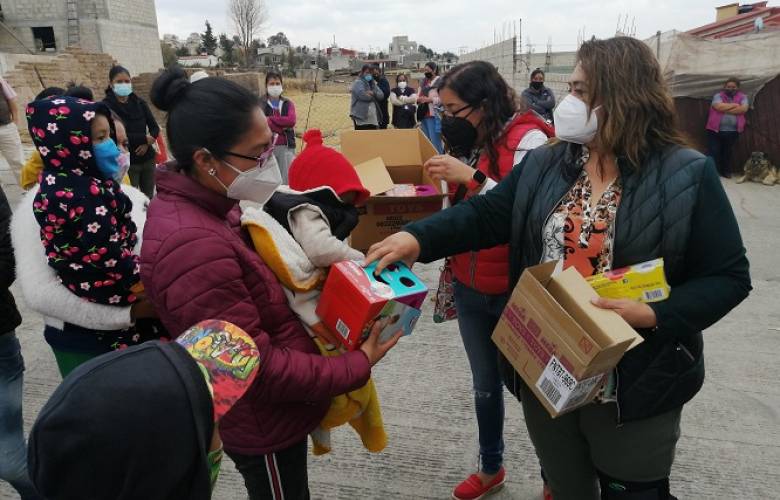 Entrega DIF Zinacantepec apoyos en zonas altas del municipio  