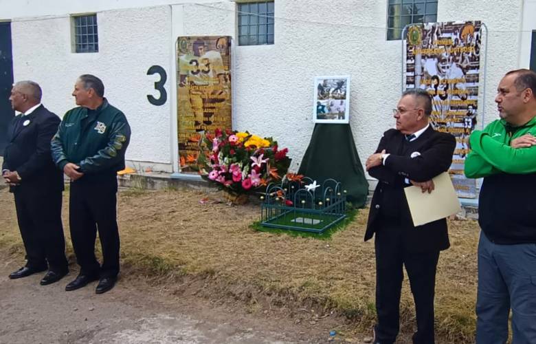 Rinde UAEMéx homenaje al coach Guillermo Leonardo Lino a un año de su fallecimiento