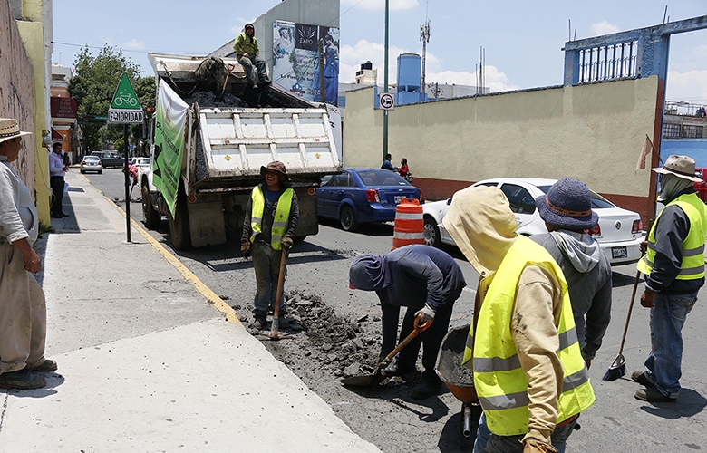 Se intensifican trabajos de bacheo en toluca
