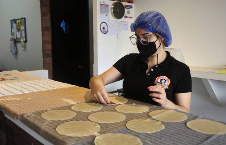 Otorga GEM apoyos a microempresarios 