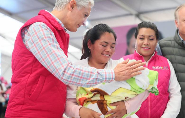 Salario rosa apoya a jóvenes mamás para concluir sus estudios 