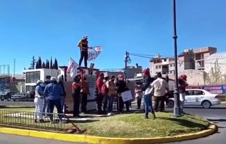 Morenistas exigen reponer estatua de AMLO en Atlacomulco