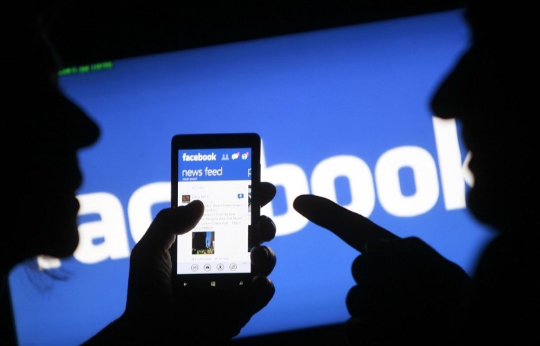 Facebook prueba botón en noticias para conocer otras fuentes
