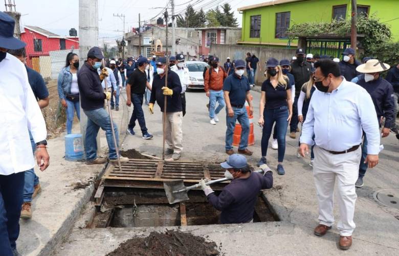 Huixquilucan realiza limpieza de drenajes y calles 