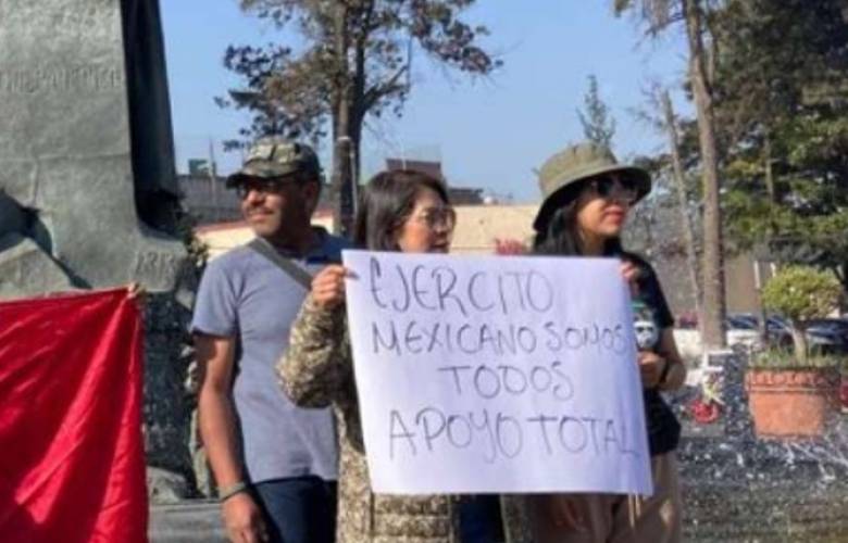 Marchan en Toluca a favor del Ejército Mexicano