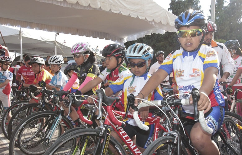 Disfrutan familias toluqueñas de copa federación de ciclismo de ruta 
