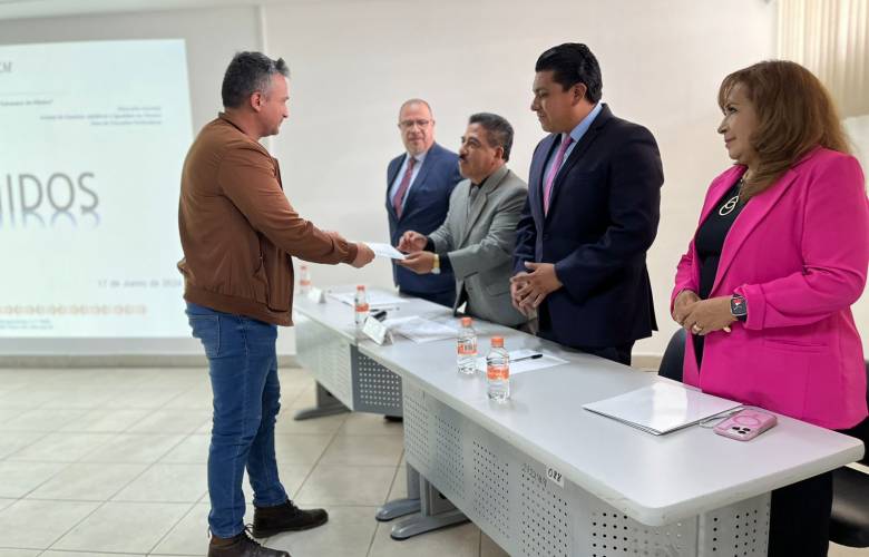 SEIEM entrega Acuerdos de Incorporación a 52 escuelas particulares del Estado de México