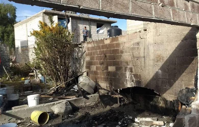 Atienden servicios de emergencia explosión en domicilio de Tultepec