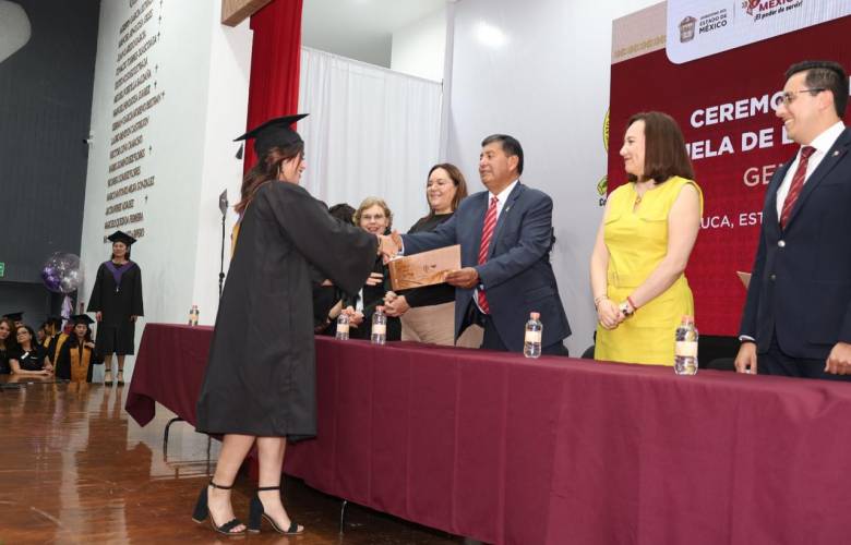 Acompaña SMSEM a nuevos docentes durante su egreso de las Escuelas Normales del Edoméx