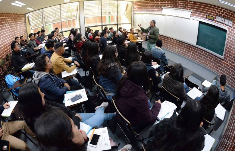 Inician clases estudiantes que cursan una licenciatura o posgrado en la UNAM