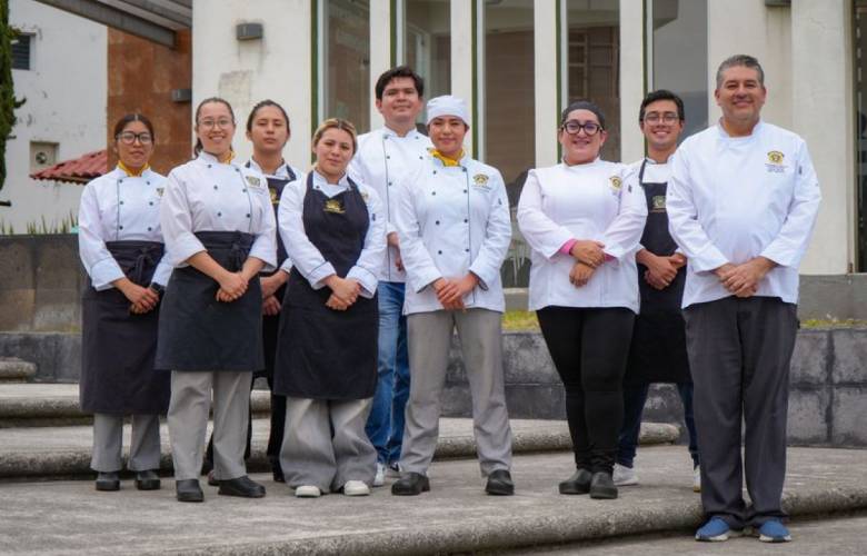 Llevan estudiantes de la UAEMéx la gastronomía mexiquense a un concurso internacional en Chile