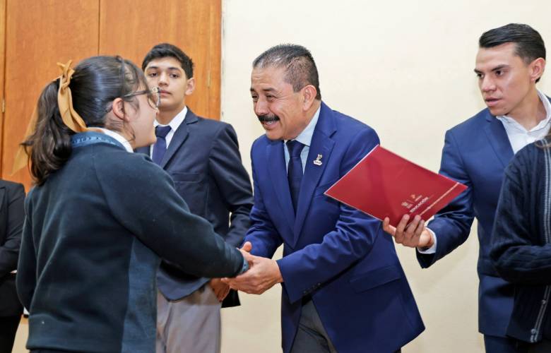 Entrega Gobierno del Edomex becas a jóvenes que representarán a México en competencias internacionales