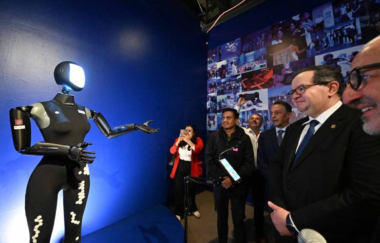Inaugura UNAM exposición por sus 475 años de historia y futuro