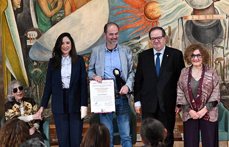 Recibe Juan Villoro el Premio Internacional Carlos Fuentes 2026 por su trayectoria literaria