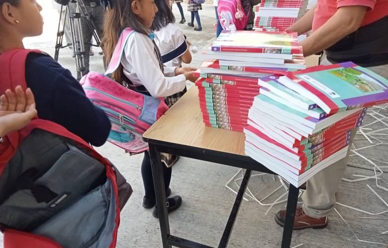 Piden agilizar resolución de controversia por libros en Edoméx