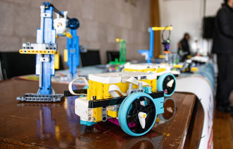 Fortalece Gobierno de Delfina Gómez Álvarez programas de robótica para transformar la educación en el Estado de México