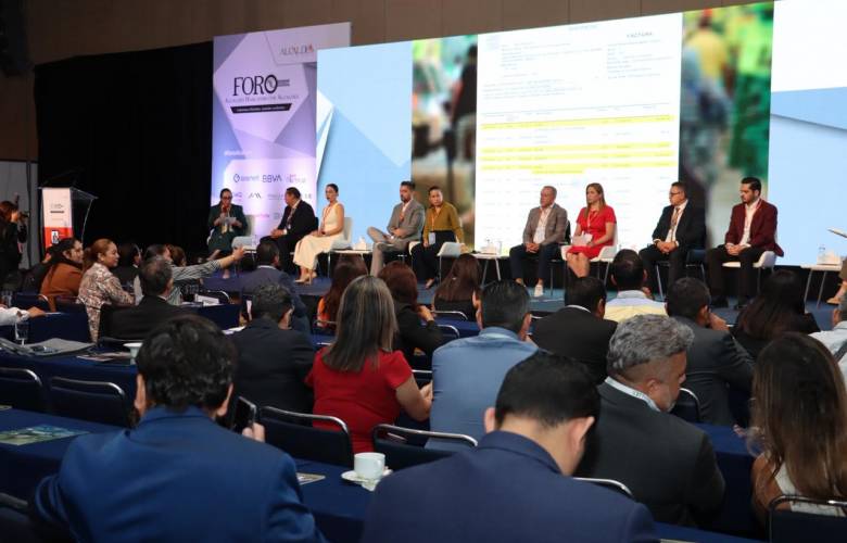 Expone Azucena Cisneros transformación de Ecatepec en foro nacional de alcaldes