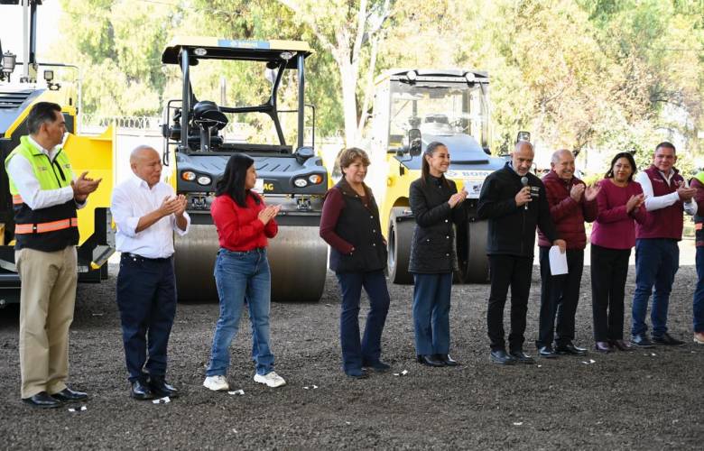 Cumple el gobierno de Sheinbaum con la entrega de 10 trenes de pavimentación para municipios