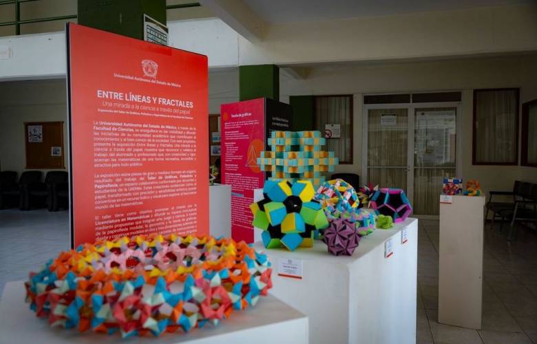 Entre líneas y fractales: la Facultad de Ciencias de la UAEMéx exhibe 21 obras de papiroflexia