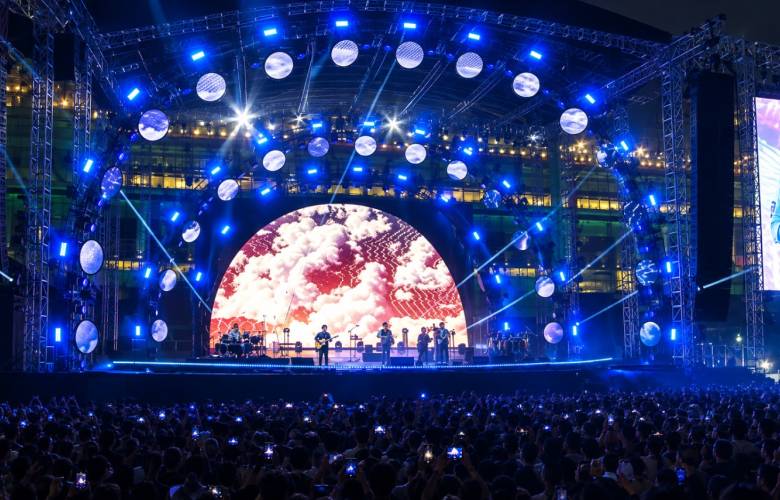 Conquista Grupo Intocable el Zócalo durante las Fiestas Patrias