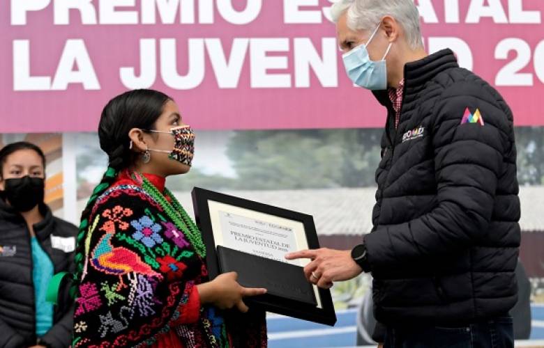 Entrega Alfredo del Mazo Maza el Premio estatal de la Juventud 