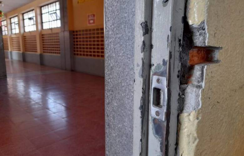 Robo a escuela primaria de Colonia Reforma Ferrocarriles Nacionales en Toluca 