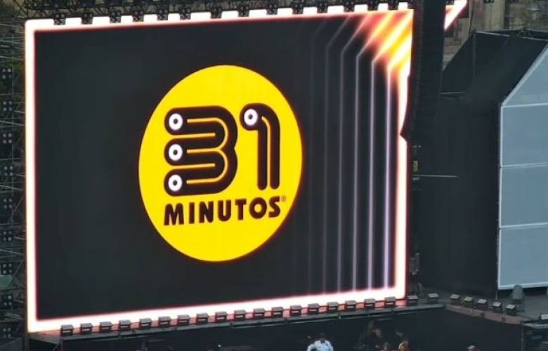Reúne 31 Minutos a más de 200 mil personas en concierto masivo en el Zócalo de la CDMX