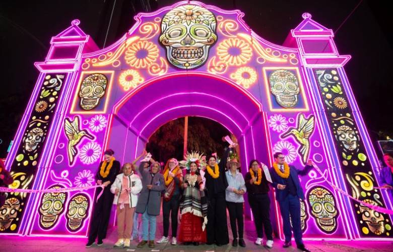 Ilumina CDMX Paseo de la Reforma con ofrendas monumentales por el Día de Muertos