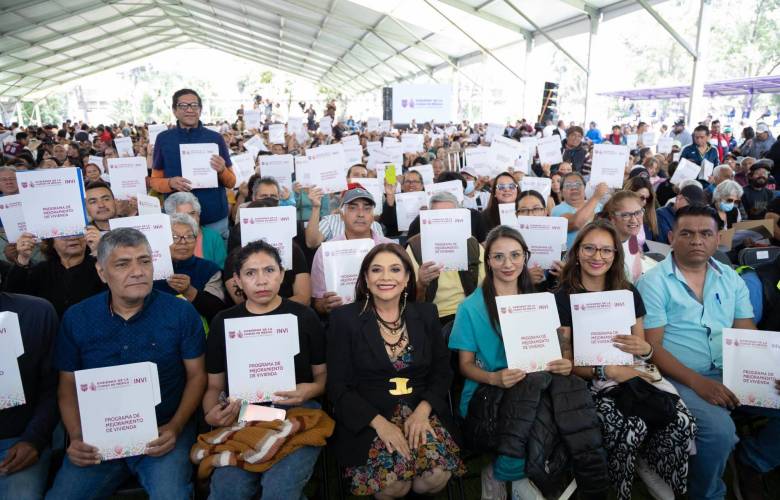 Entrega Clara Brugada más de 3 mil créditos para mejorar viviendas y anuncia programa de escrituración