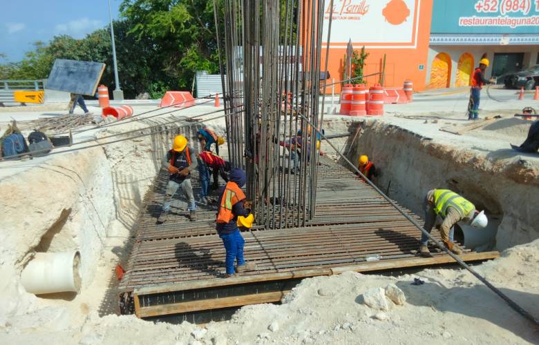 Avanza construcción del Distribuidor Vial Kukulcán en Cancún