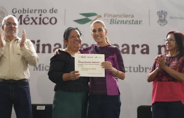 Cumple Claudia Sheinbaum entrega de 56 mil 500 créditos para mujeres emprendedoras en Michoacán