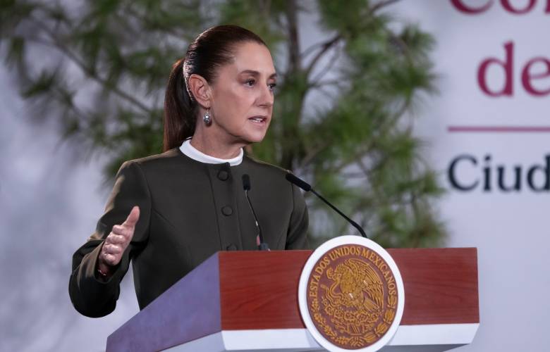 Firma Sheinbaum decreto para crear entornos digitales seguros para menores de edad