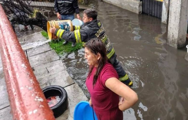 Golpea tormenta con granizo a Toluca y provoca inundaciones en vialidades