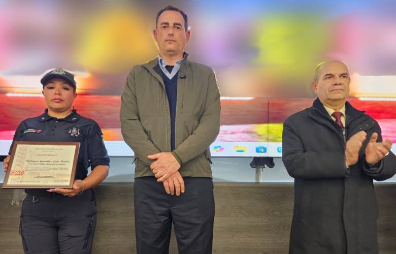 Por su desempeño en el combate de robos, Oxxo reconoce a policías de Ecatepec