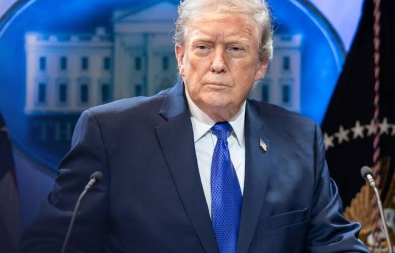 Advierte Trump posible destrucción total en Irán en medio de escalada militar