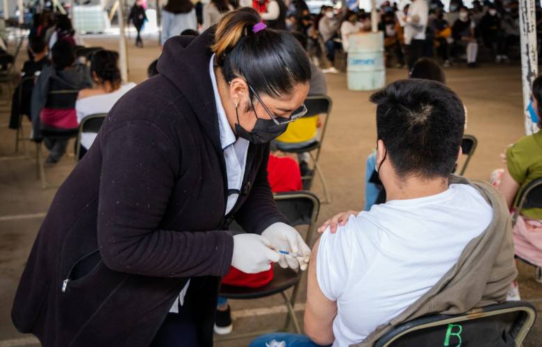 Avanza satisfactoriamente  primera jornada de vacunación contra covid-19 en Toluca