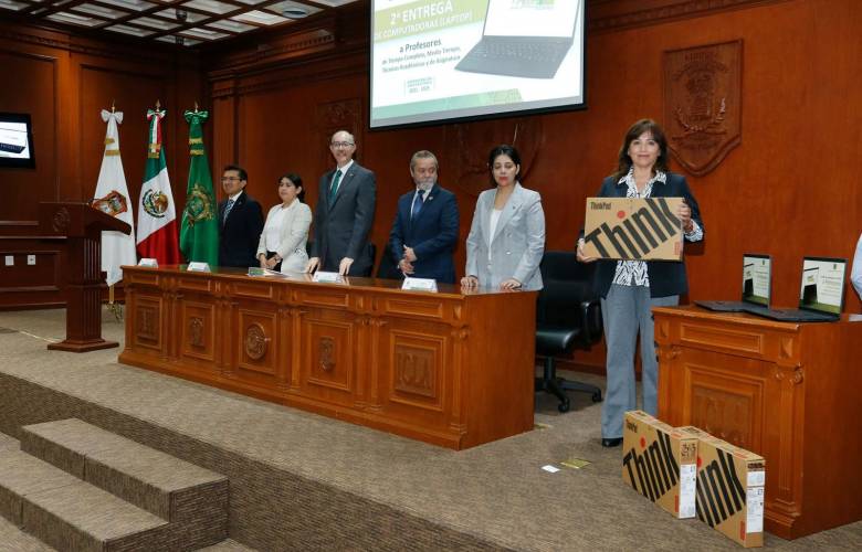 Segunda entrega de computadoras a poresores, UAEMex