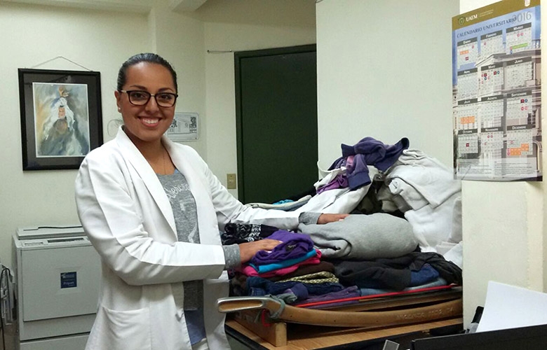 Estudiantes de medicina de uaem realizan  campaña de acopio de ropa, zapatos y cobijas